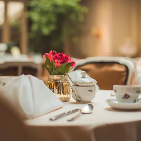 Готель Grand Palace - Small Luxury Of The World 5*