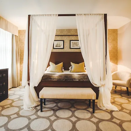 Grand Palace - Small Luxury Of The World Hotell