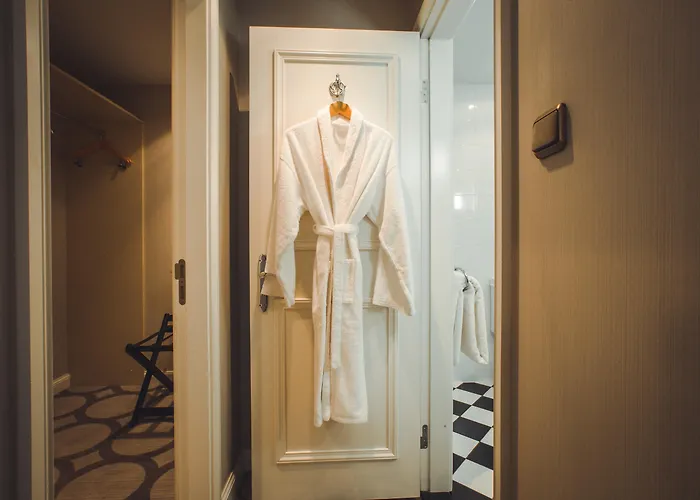 Готель Grand Palace - Small Luxury Of The World 5*