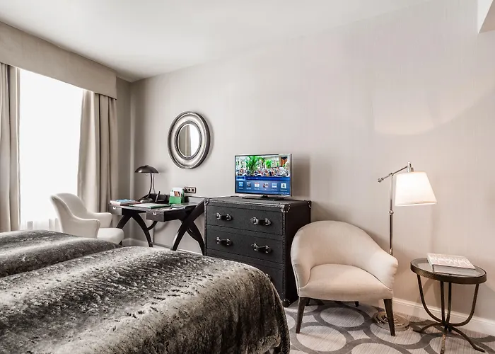 Готель Grand Palace - Small Luxury Of The World 5*