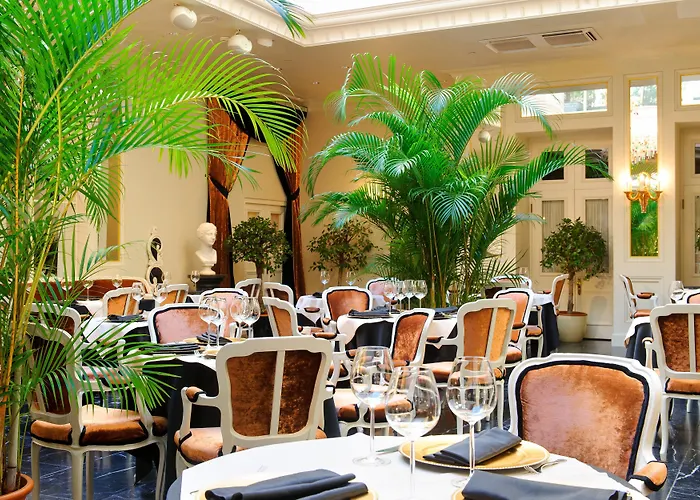 Grand Palace - Small Luxury Of The World Готель 5*